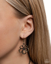 Load image into Gallery viewer, Beau Bouquet - Brass