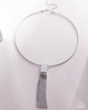 Load image into Gallery viewer, Tassel Tremolo - Silver