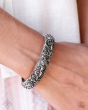 Load image into Gallery viewer, Glimpses of Malibu - Complete Trend Blend- Oct Fashion Fix 24
