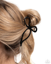 Load image into Gallery viewer, Coquette Clip - Black
