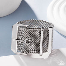 Load image into Gallery viewer, Defiant Display - Silver -EMP 25 W1

