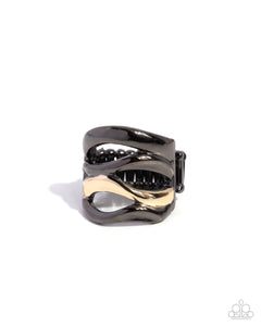 Wavy Wardrobe - Black