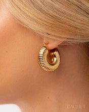 Load image into Gallery viewer, Strata - 18k Gold
