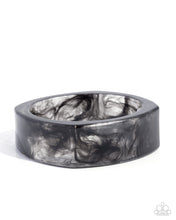 Load image into Gallery viewer, Reflective Runway - Black
