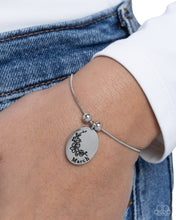 Load image into Gallery viewer, Personalized Bouquet - March - Silver

