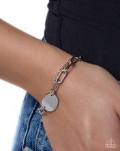 Load image into Gallery viewer, Delicate Dive - Silver
