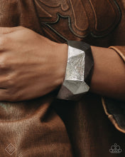 Load image into Gallery viewer, Elusive Enclosure - Silver- Jan Fashion Fix 25
