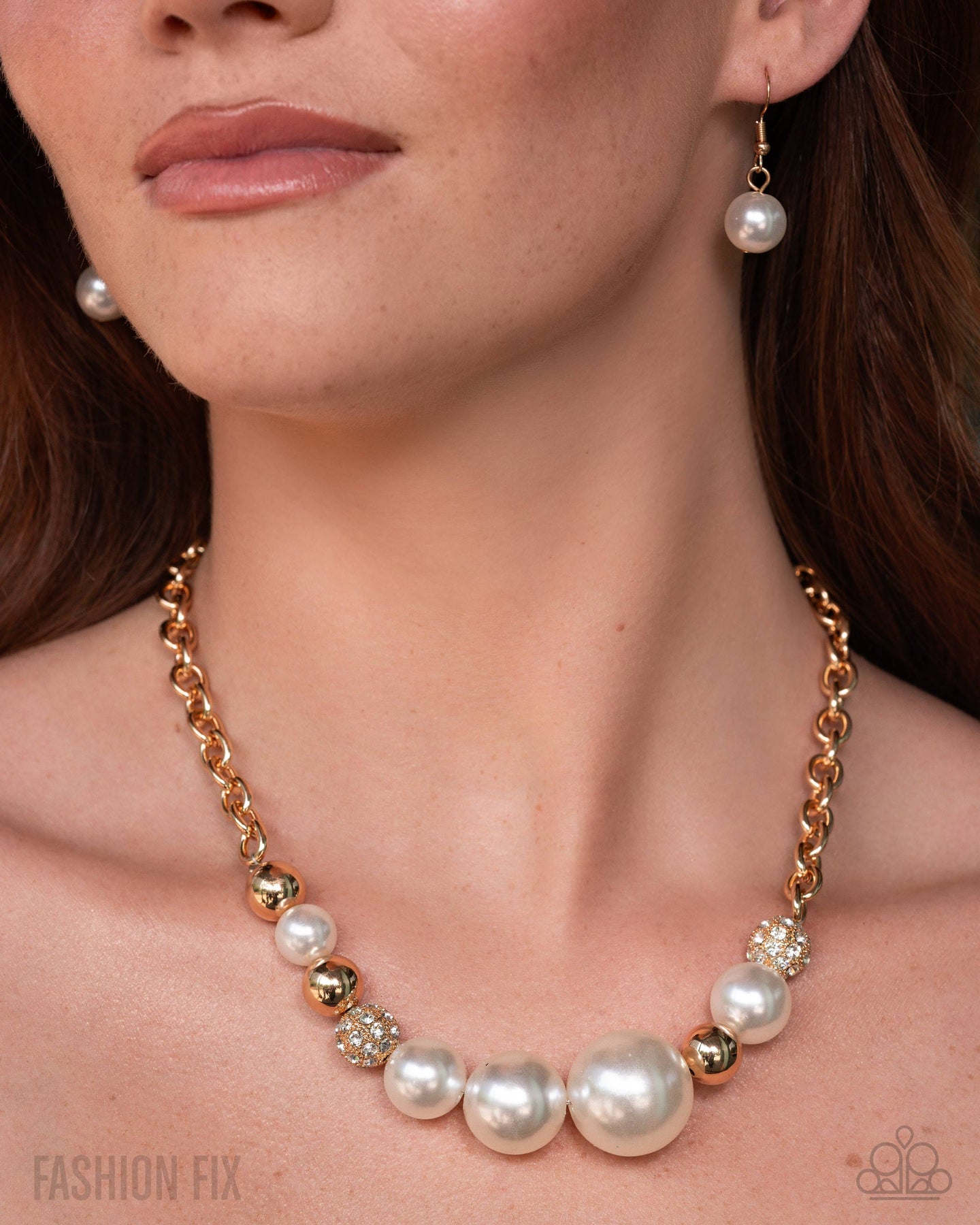 Owning the Room - Gold- Nov Fashion Fix 25