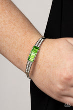 Load image into Gallery viewer, Spritzy Sparkle - Green
