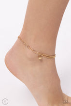 Load image into Gallery viewer, Solo Sojourn - Gold tone Anklet
