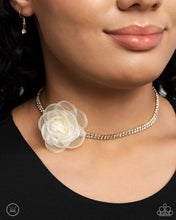 Load image into Gallery viewer, Rosy Range - Gold tone Necklace
