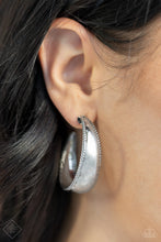 Load image into Gallery viewer, Dune Dynasty - Silver- Jan Fashion Fix 22
